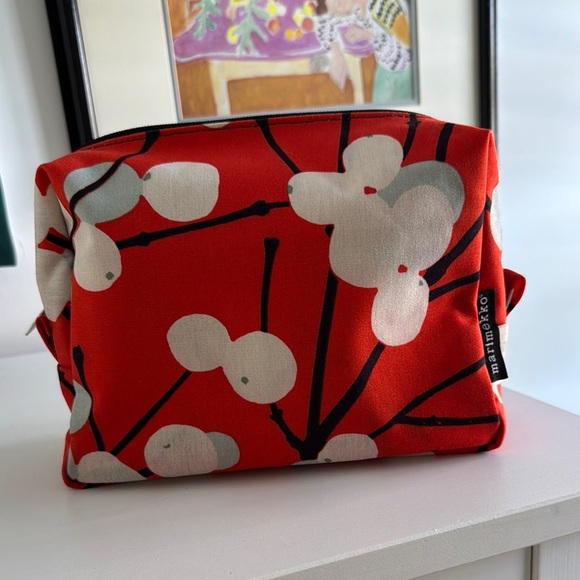 Marimekko Lumimarja Snowberry Red Orange Cosmetic Travel Bag - Picture 3 of 8